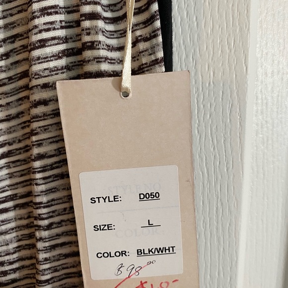 Dress - Picture 3 of 3